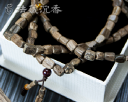 【法藏奇楠沉香】 《加里萬丹沉水手串》-原木素材、形狀獨特-手珠 佛珠 念珠